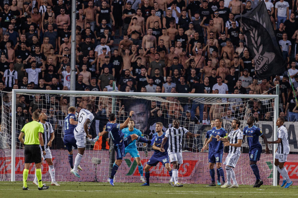 Na snímke Dominik Greif počas odvetného zápasu playoff Európskej ligy medzi ŠK Slovan Bratislava a Paok FC.