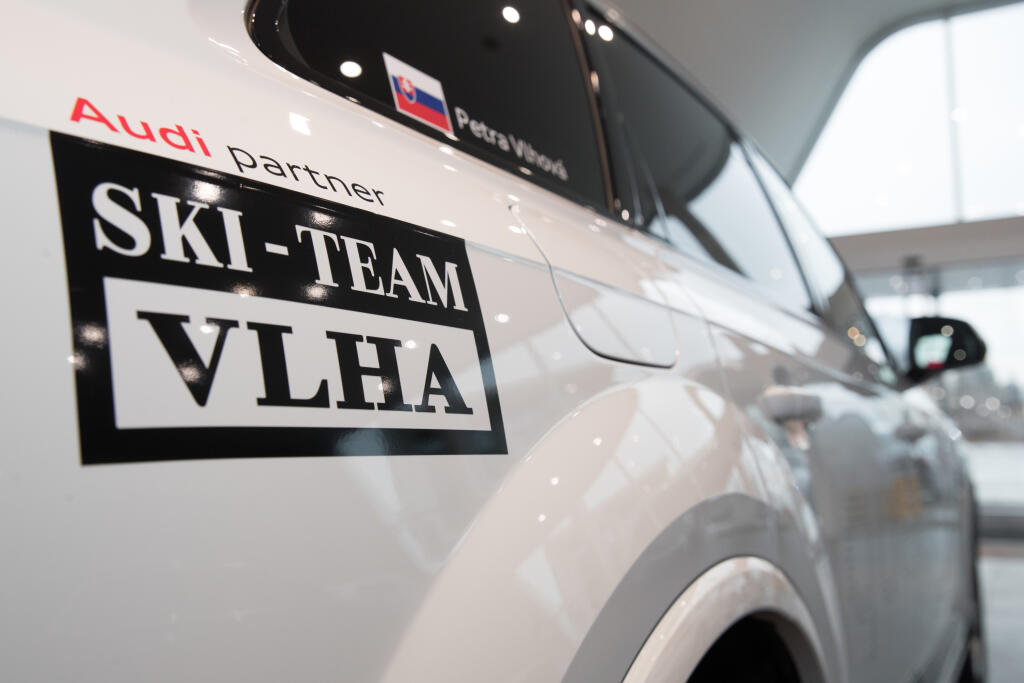 Petra Vlhová už niekoľko rokov spolupracuje so značkou Audi, ktoré zásobuje lyžiarsku hviezdu luxusnými modelmi.