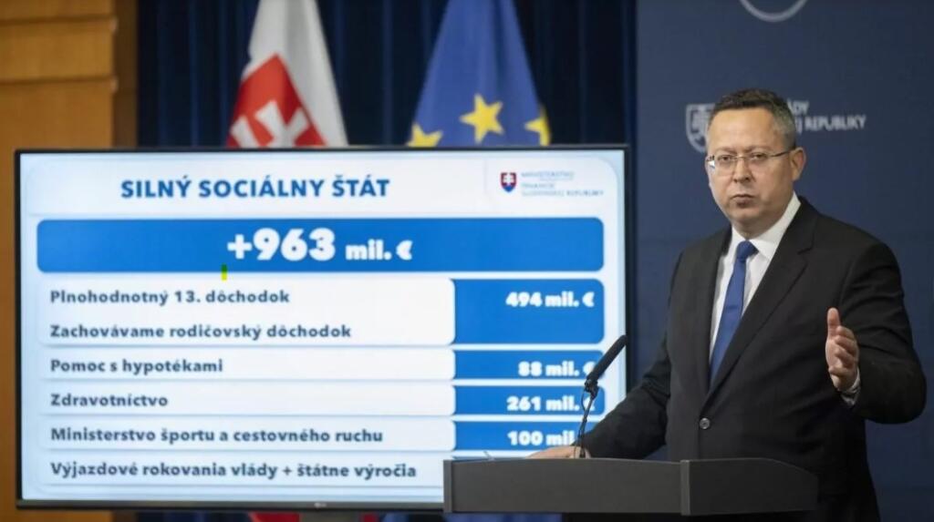 Minister financií Ladislav Kamenický predstavuje svoju víziu.
