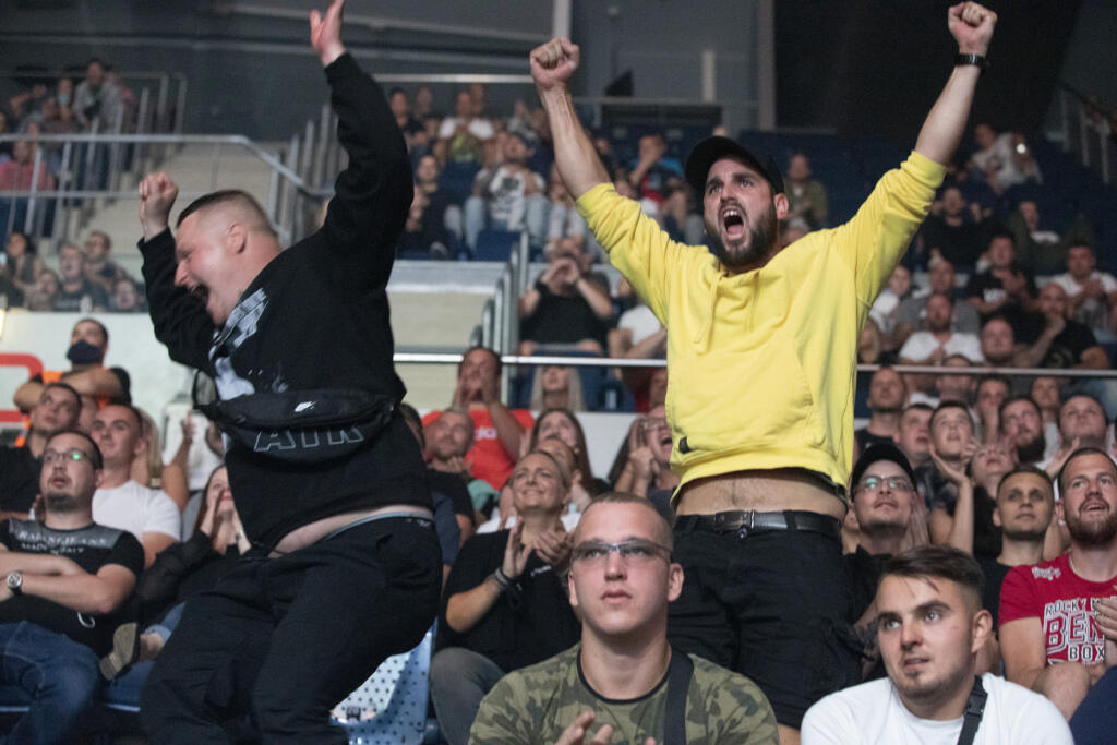 Fanúšikovia si na Zimnom štadióne Ondreja Nepelu prišli na svoje.