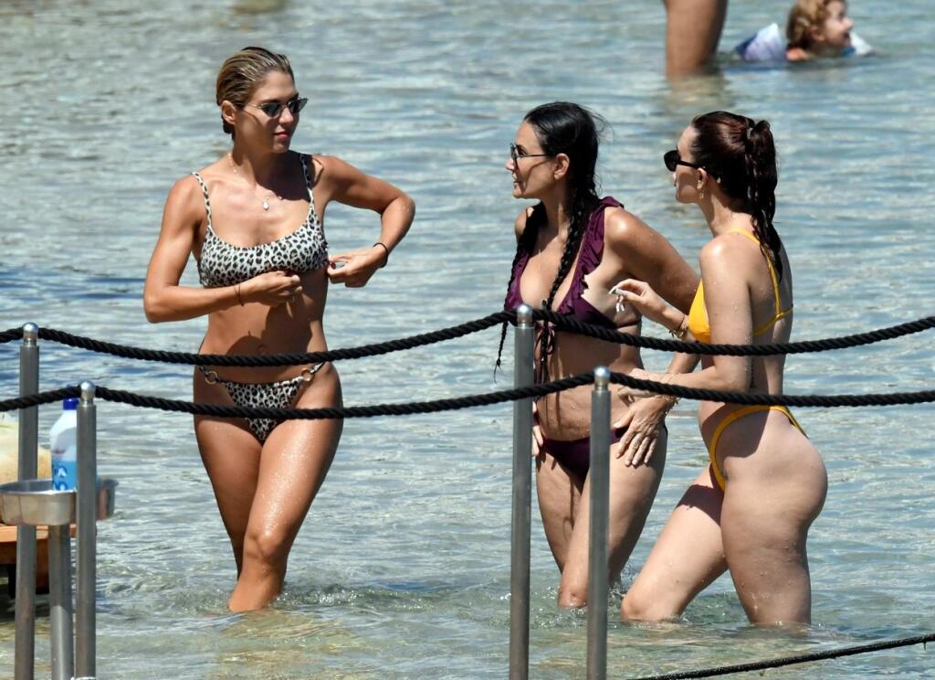 Demi Moore má rovnako ako mnoho žien na stehnách a zadku celulitídu.