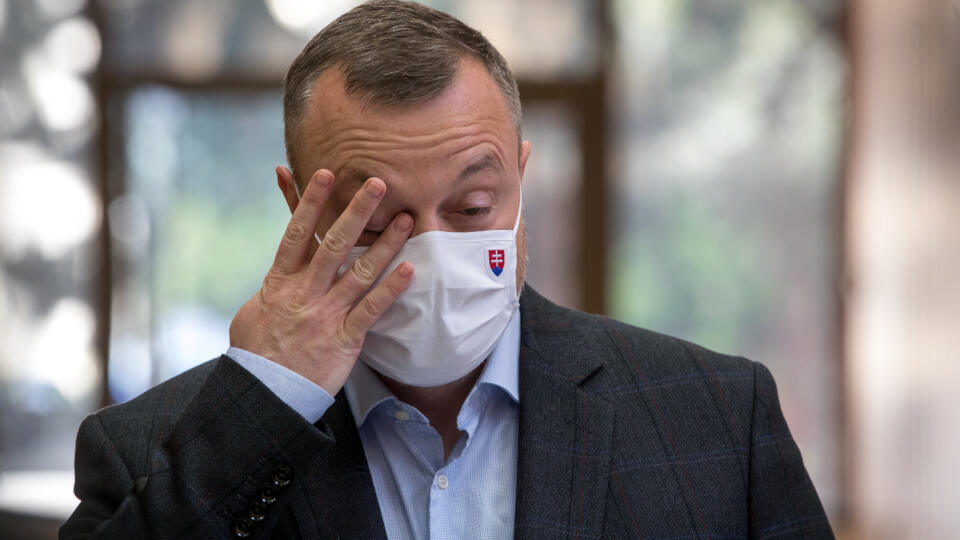 Na snímke je minister práce, sociálnych vecí a rodiny Milan Krajniak po zasadnutí vlády.