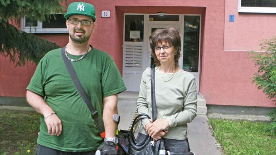 Stále spolu. Tragédia všetko zmenila. Mama sa stará o syna celé dni. Z práce vo vojenskom podniku dostala výpoveď.