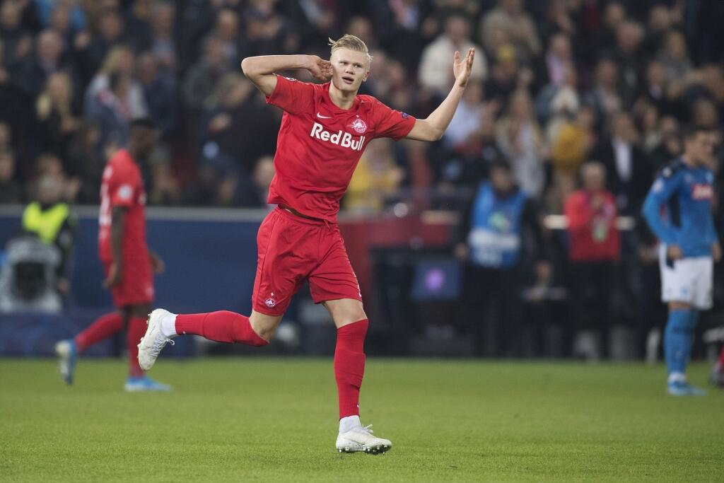 V súčasnosti 19-ročný Haaland svojimi výkonmi dobýja Európu.