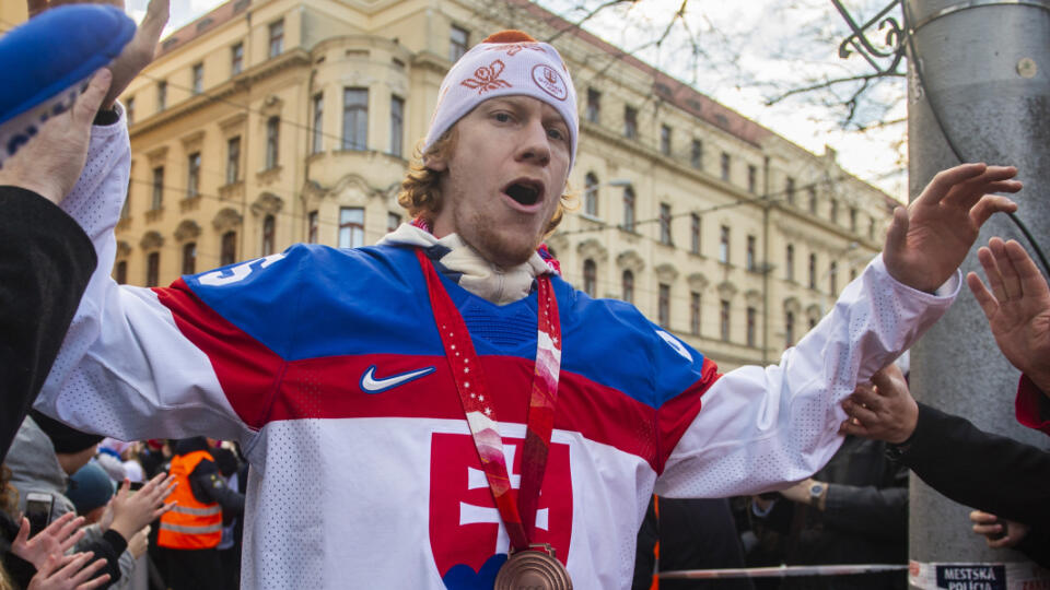 Michal Čajkovský si oslavy s fanúšikmi poriadne užíval.