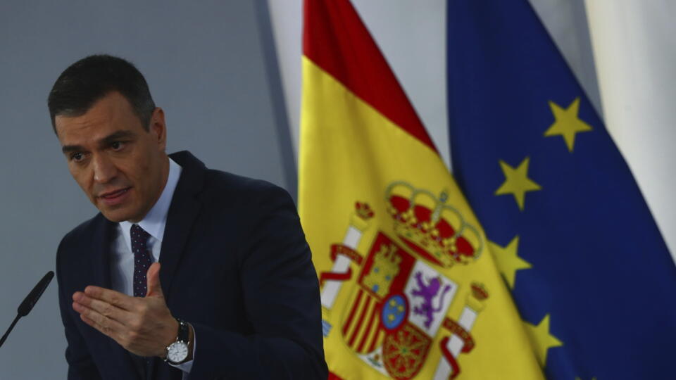 WA 4 Madrid - Španielsky premiér Pedro Sánchez počas tlačovej konferencie v Madride v utorok 13. apríla 2021. FOTO TASR/AP
Spain's Prime Minister Pedro Sanchez talks during a press conference at the Moncloa Palace in Madrid, Spain, Tuesday, April 13, 2021. (Sergio Perez/Pool photo via AP)
