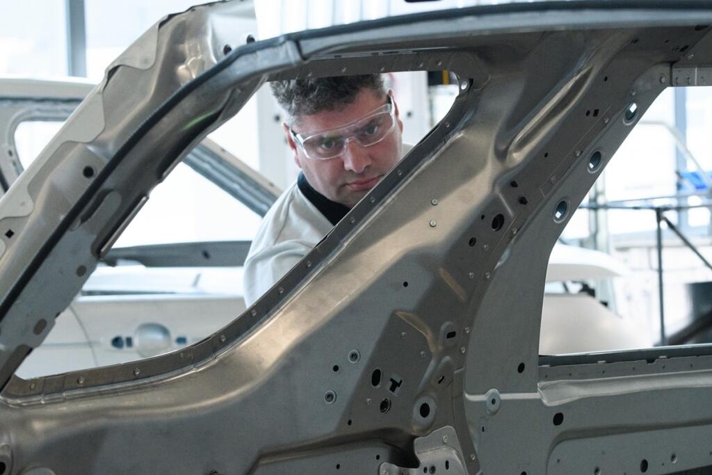 práca, Jaguar Land Rover, automobilka