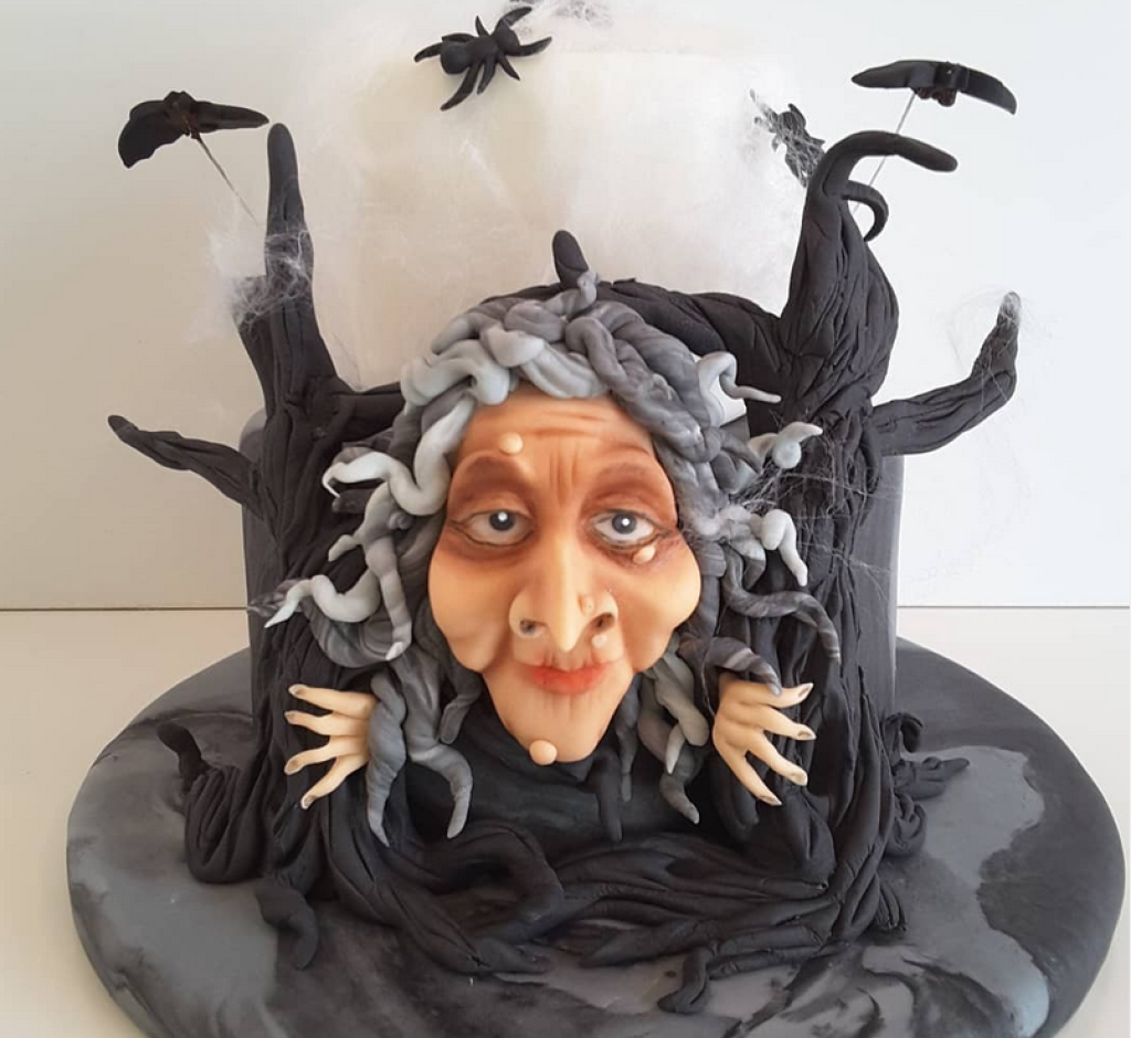 Helloween je čas netopierov, pavúkov, strašidiel a bosoriek.