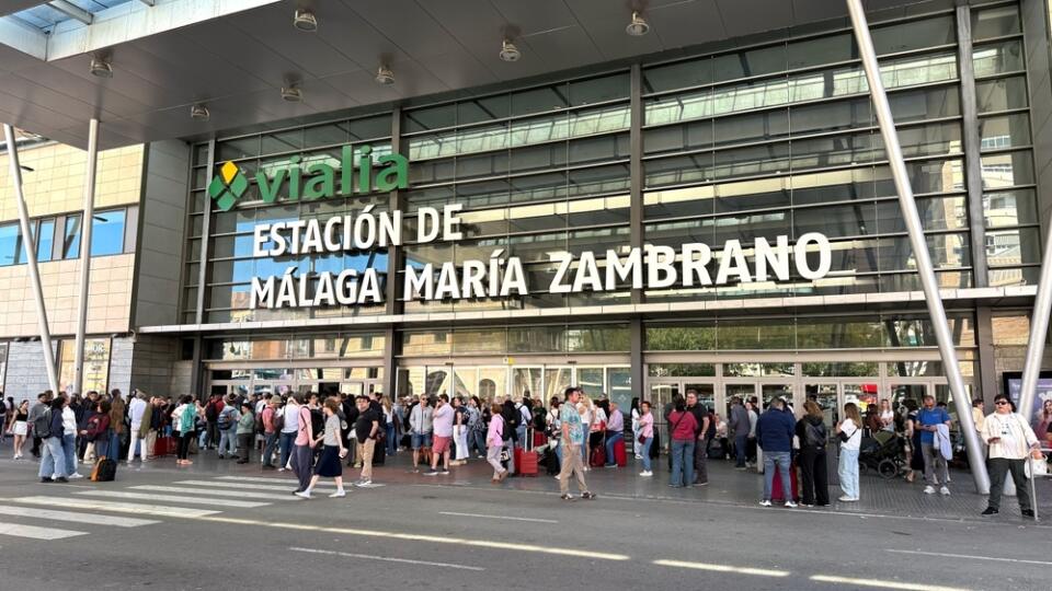 Malaga,,Andalusia,,Spain,,28,Of,April,2025.,Crowd,At,Málaga
