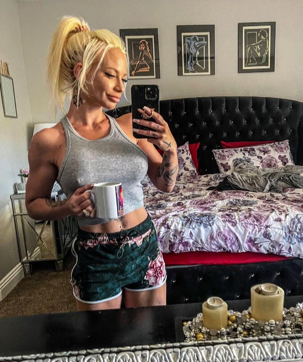 Posiela domov poriadne pikantné zábery. Reč je o fitneske Andrei Magyarovej, ktorá z mesta hriechu Las Vegas dráždi aj takýmito fotkami.