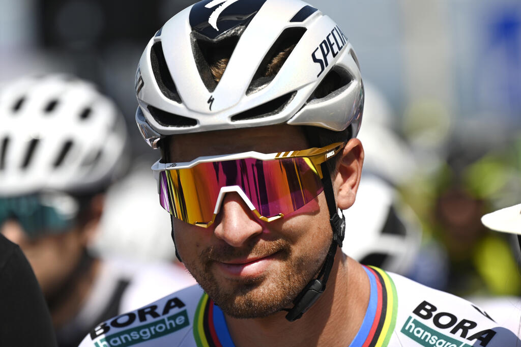Na snímke slovenský reprezentant Peter Sagan počas hromadného štartu mužov v kategórii Elite na 227,50 km na spoločných majstrovstvách Slovenska a Českej republiky v cestnej cyklistike v nedeľu 20. júna 2021 v Bánovciach nad Bebravou.