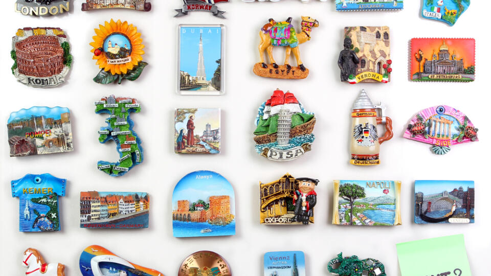Many magnets on the refrigerator from the countries of the world - where to go?