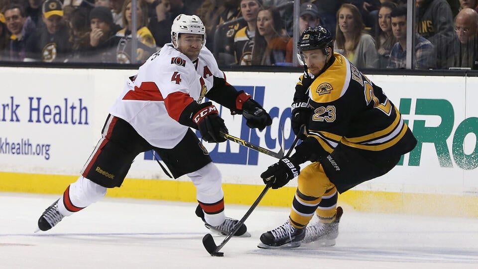 Dres bývalého obrancu tímu zámorskej hokejovej NHL Ottawa Senators Chrisa Phillipsa s číslom 4 zavesia 18. februára 2020 pod strechu arény Canadian Tire Centre.