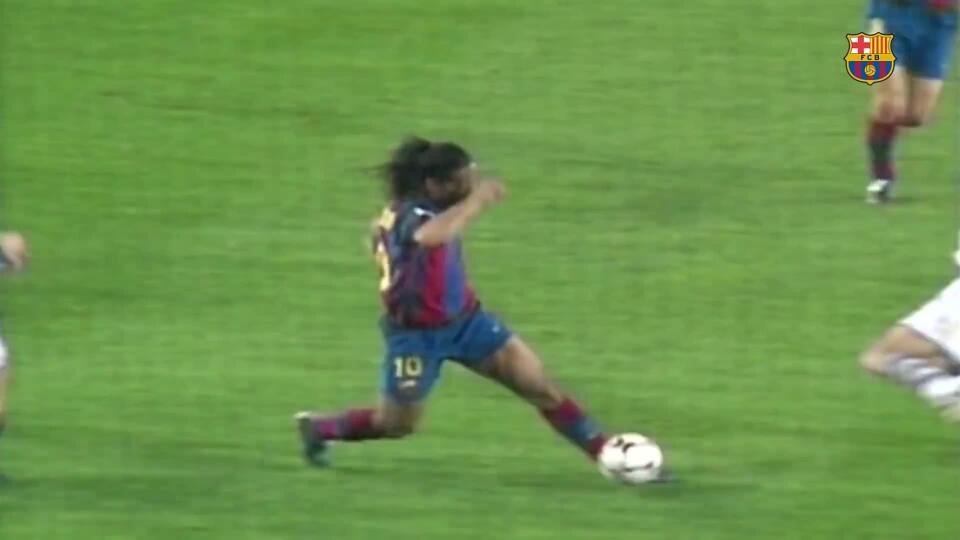 Syn ide v jeho šlapajách: Zaspomínajte si, keď sa Ronaldinho upísal Barce a žongloval aj perami