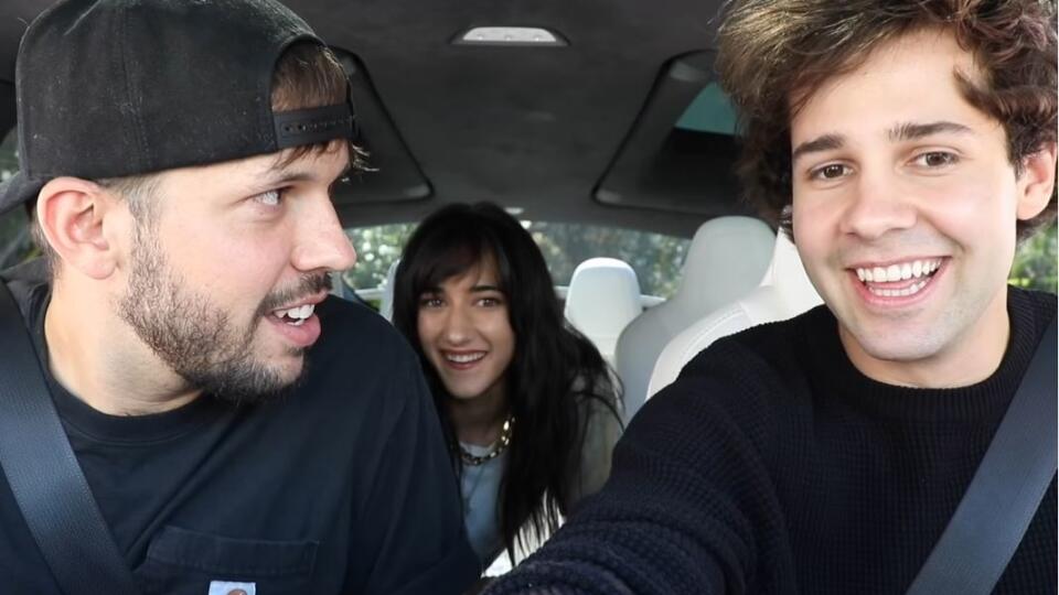 Youtuber daroval kamarátovi Lamborghini. Ako súčasť kampane - A tiež: MiniFalcon je skutočne e-mobilný / Netflix vs. tí druhí/ Taycan sa predstavuje / ADMA špeciál o influenceroch #2