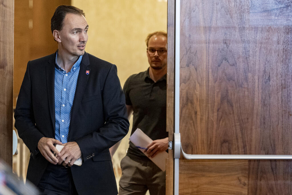 Miro Šatan vyhral jasne voľby na prezidenta.