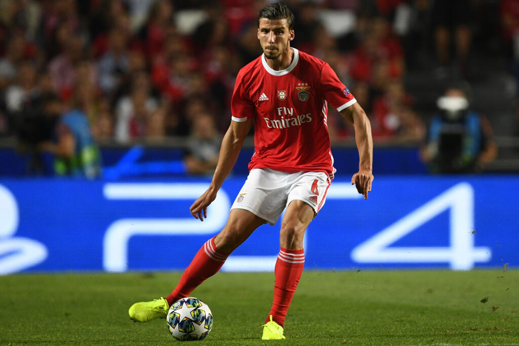 Anglický futbalový klub Manchester City získal z Benficy Lisabon Rubena Diasa.