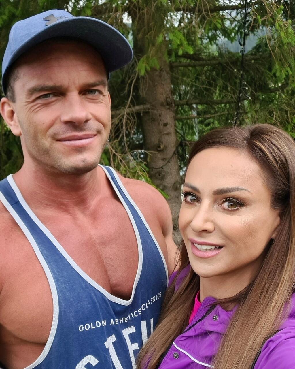 Zora Czoborová si v lete užíva na cestách po Južnej Európe, ale nezaháľa ani pracovne. Trénuje zákazníčky na letných zájazdových fitness pobytoch.