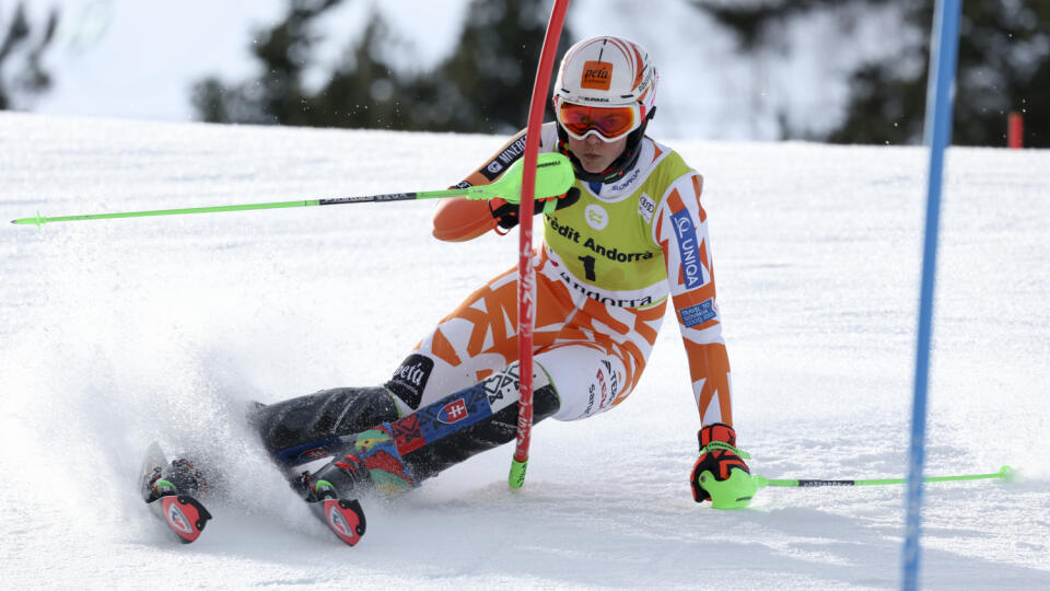 KK6 Soldeu - Na snímke slovenská lyžiarka Petra Vlhová na trati počas 1. kola slalomu na finálovom podujatí Svetového pohára 18. marca 2023 v andorrskom Soldeu. FOTO TASR/AP
Slovakia's Petra Vlhova competes in a women's World Cup slalom race, in Soldeu, Andorra, Saturday, March 18, 2023. (AP Photo/Alessandro Trovati)