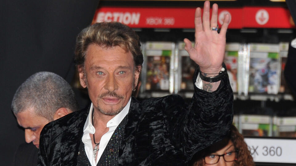 Johnny Hallyday zanechal majetok manželke. To sa nepáči jeho dvom deťom.