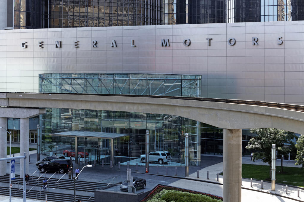 Detroit,July,31:,People,Exit,The,General,Motors,World,Headquarters