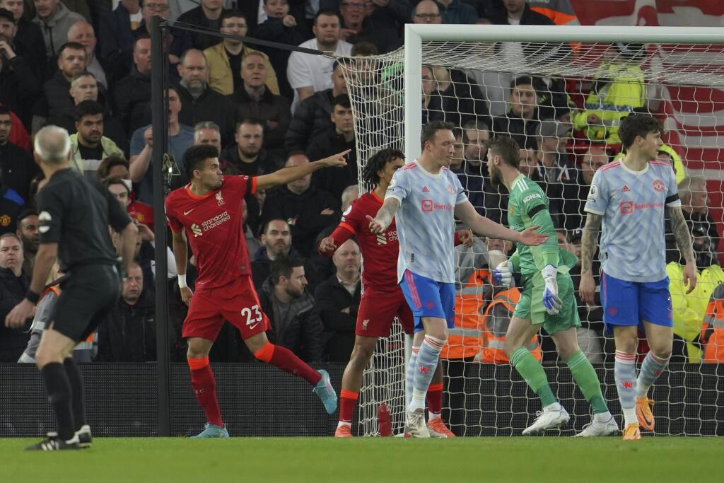 Liverpool (v červenom) zvíťazil na United 4:0