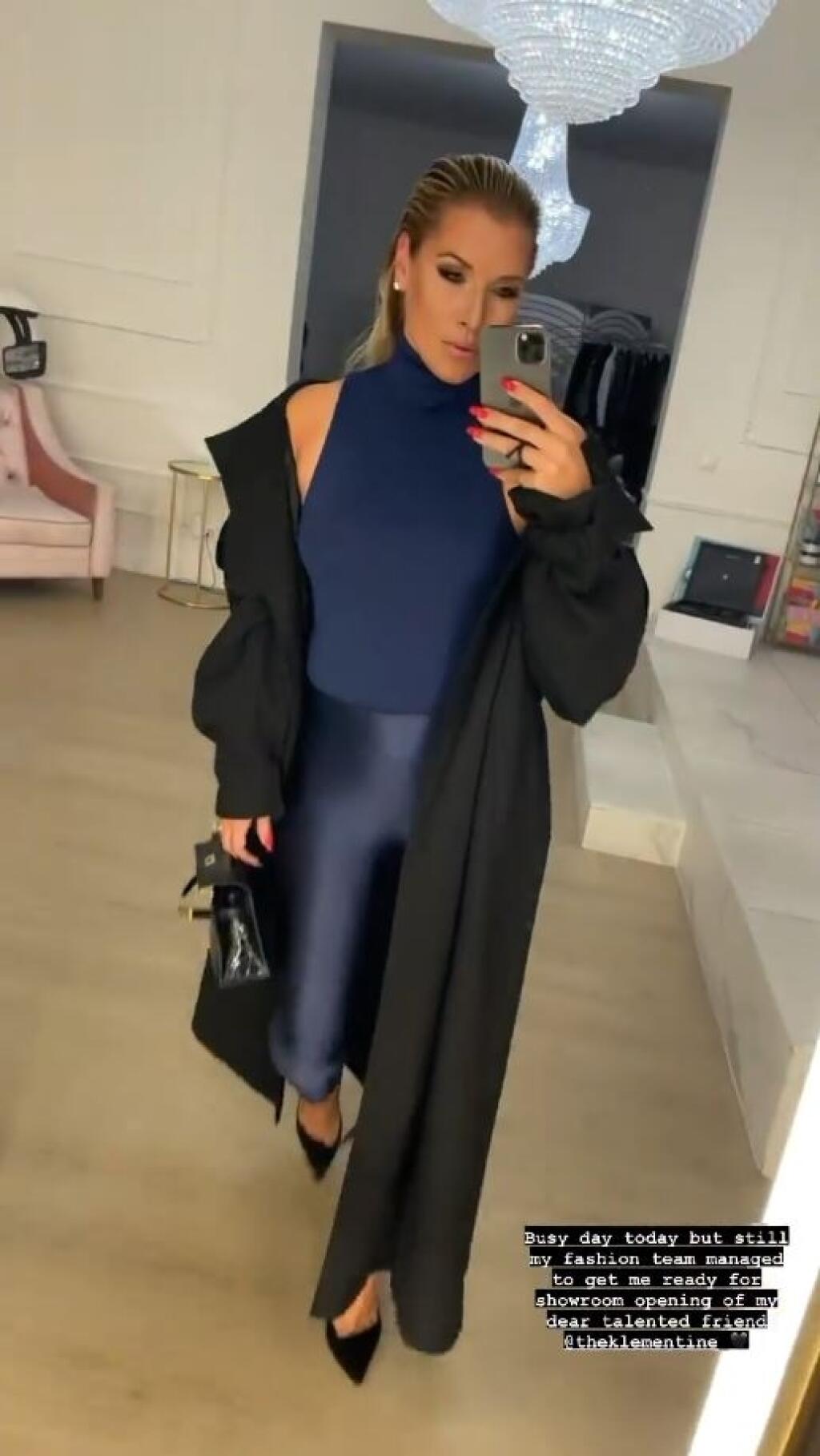 Cibulková zladila outfit do modrej farby.