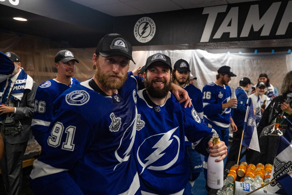 Kučerov si nenechal ujsť oslavy Stanley Cupu ani s kapitánom Stevenom Stamkosom.