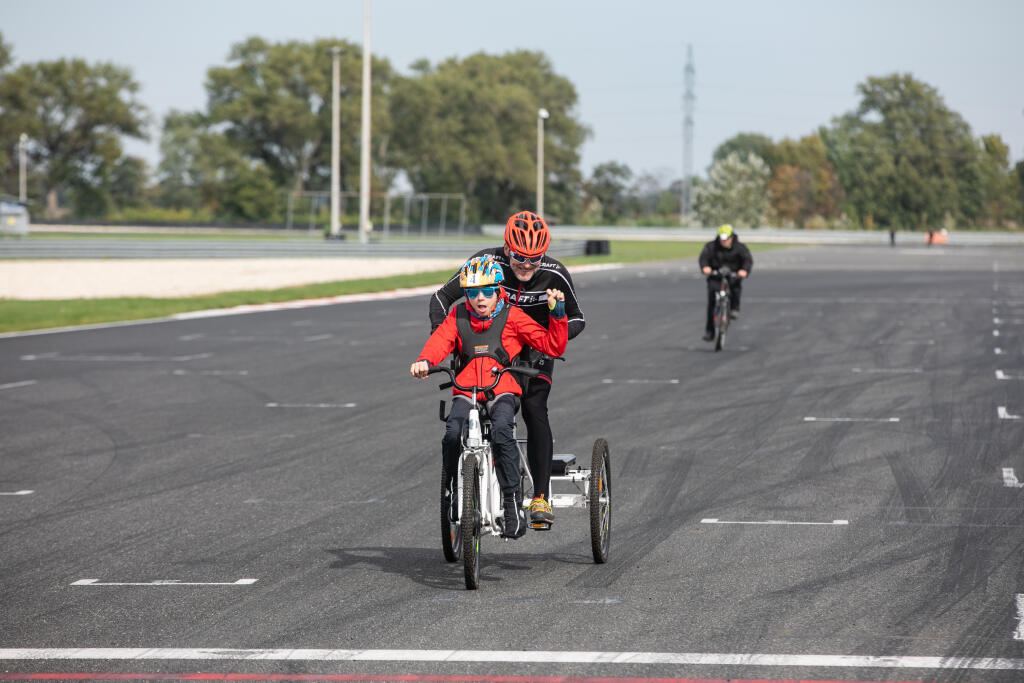 Deti a športovci s intelektuálnym znevýhodnením si zmerali sily v cyklistickom šampionáte na okruhu Slovakia Ring.