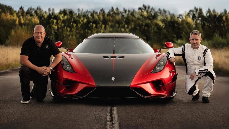 Christian von Koenigsegg a Sonny Persson pri hybridnom rekordérovi Regera.