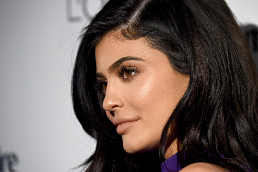 Pred niekoľkými rokmi založila vlastnú značku Kylie Cosmetics, ktorú preslávili rúže a lesky na pery.