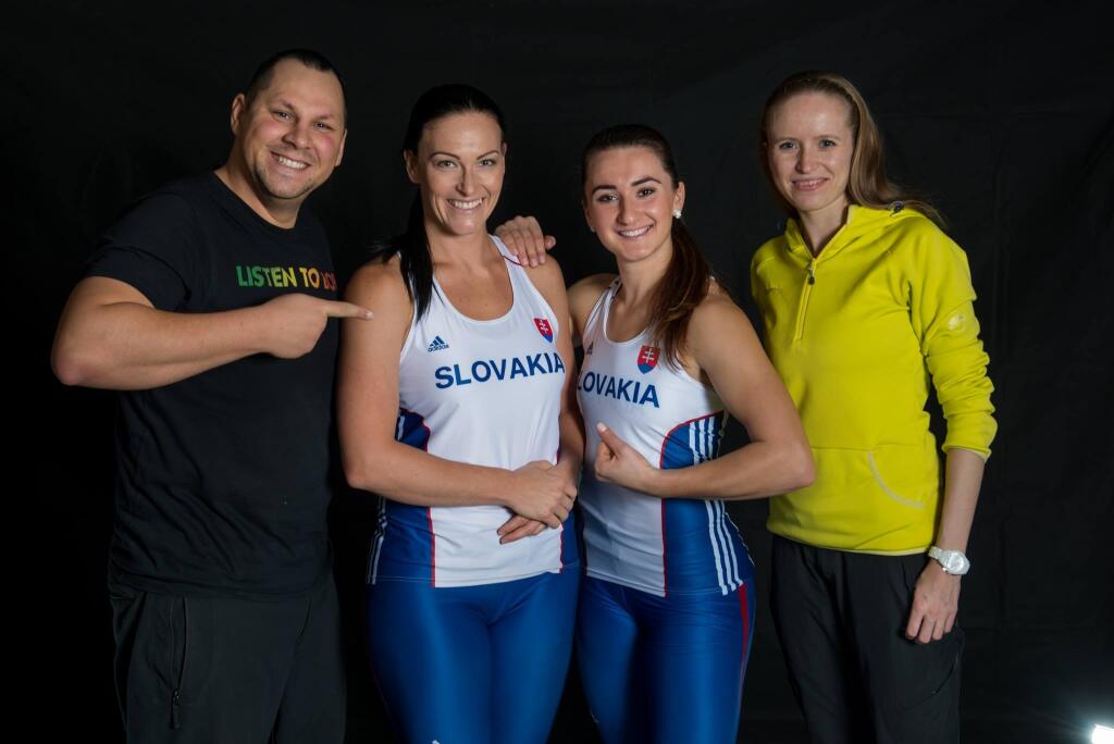 Martina Hrašnová (druhá zľava) je mimoriadne sympatická žena, ktorá úspešne reprezentuje Slovensko vo svete.