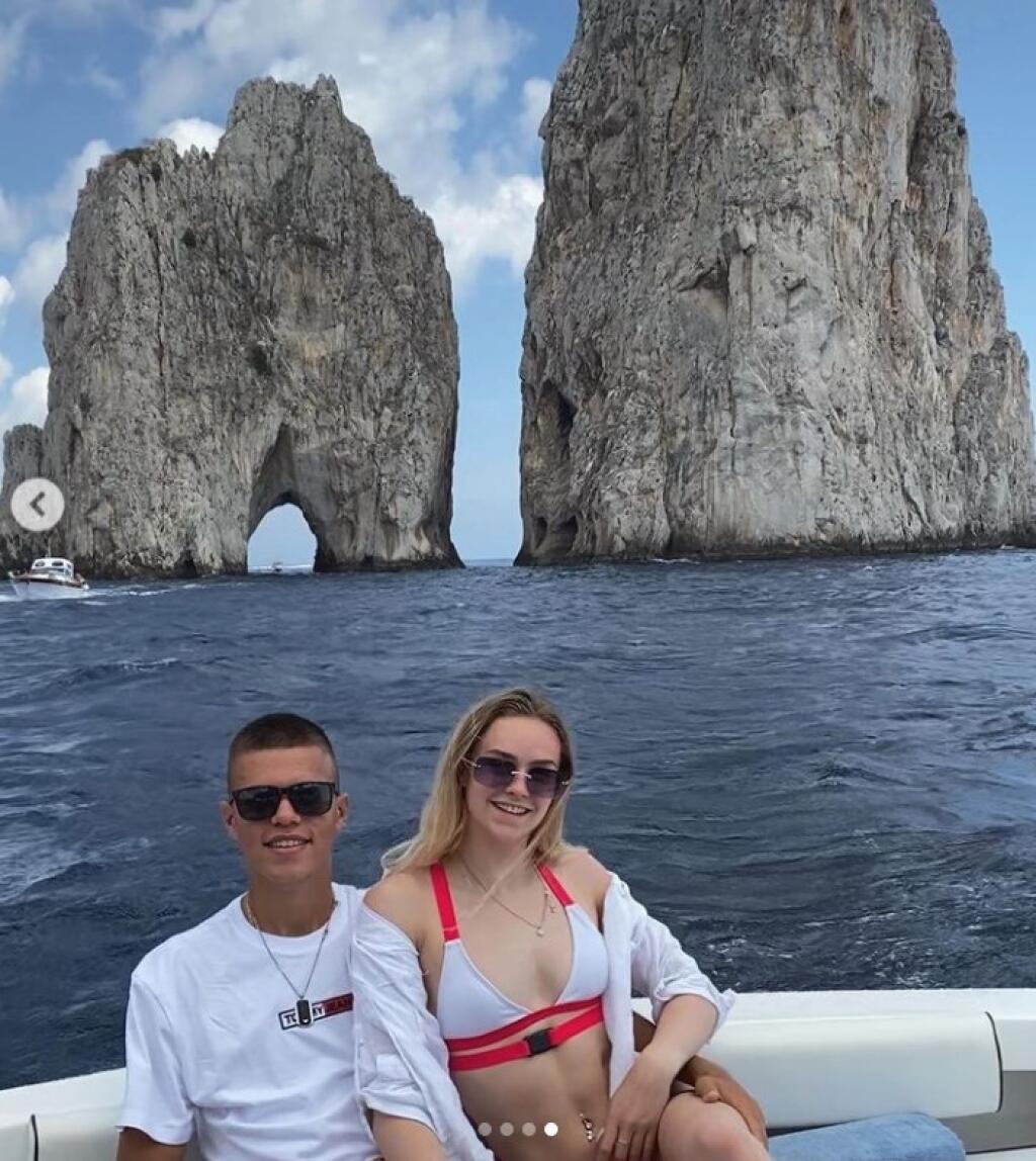 Mladšia z dvojice akvabel je so svojím priateľom šťastná už dva roky.