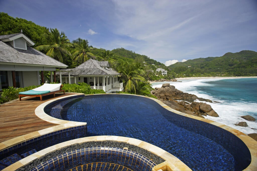 Seychely - ostrov Mahé - hotel Banyan Tree - bazén