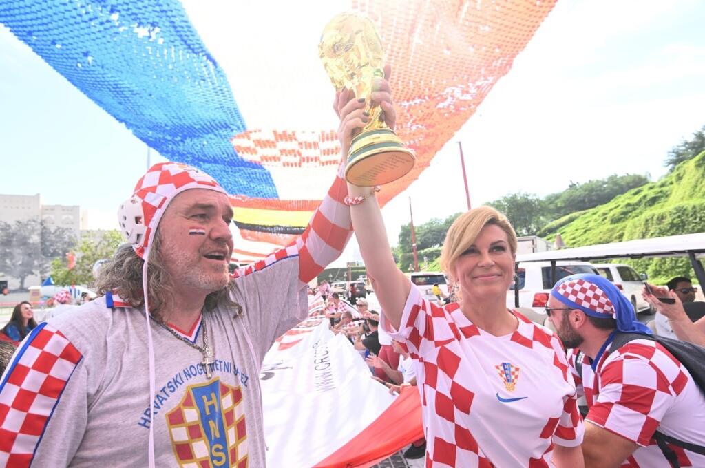 Kolinda pred zápasom neváhala a vyšla do ulíc medzi chorvátskych fanúšikov. Exprezidentka ukázala poriadne divokú tvár, ktorú v bežnom živote nevidíme.