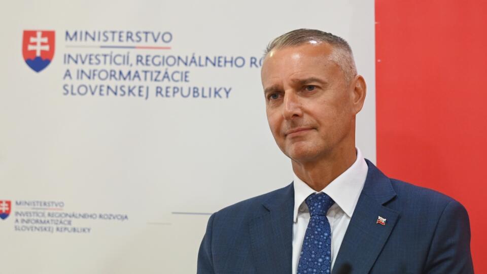 Na snímke minister investícií, regionálneho rozvoja a informatizácie SR Richard Raši (Hlas-SD) počas tlačovej konferencie na tému Vyhlásenie výzvy na podporu Európskeho hlavného mesta kultúry Trenčín 2026. V Trenčíne, dňa 23. júla 2024. FOTO TASR - Lukáš Grinaj
