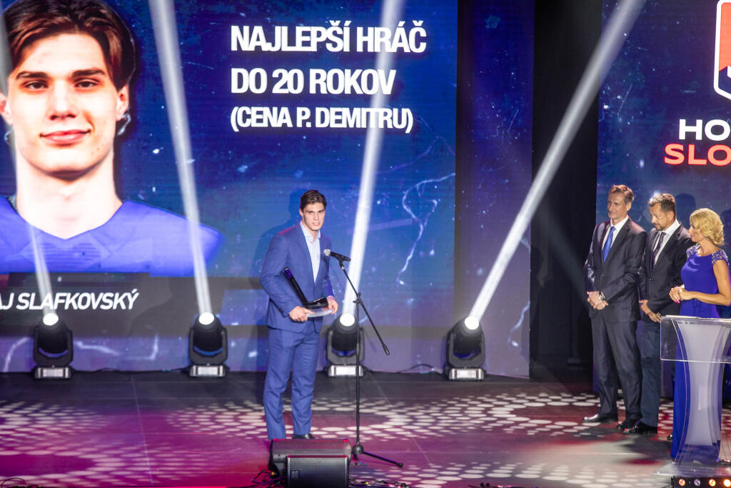 Slafkovský sa stal aj najlepším hráčom do 20 rokov.