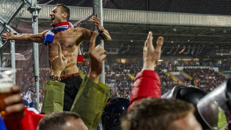 Na snímke fanúšikovia slovenska počas zápasu kvalifikácie Majstrovstiev Európy vo futbale medzi Chorvátskom a Slovenskom.