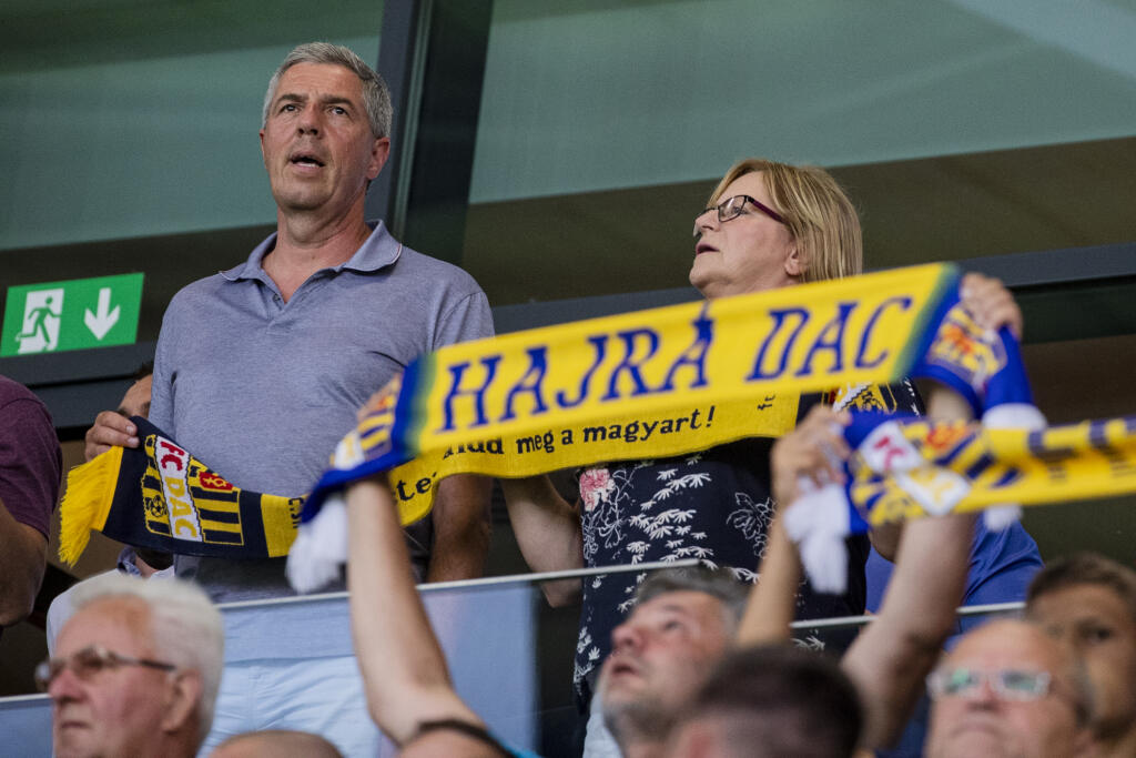 Béla Bugár je futbalový fanúšik. Druhé predkolo Európskej ligy medzi DAC Dunajská Streda a Atromitos FC sledoval priamo na štadióne.