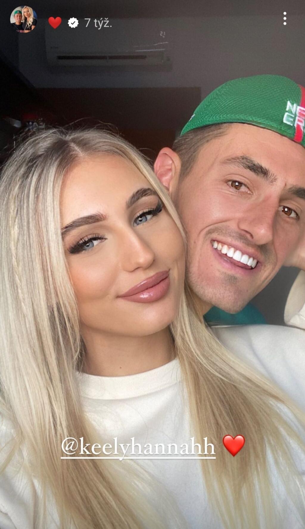Argentínska 27-ročná krásna blondína Eugenia randí s krajanom a tenisovým šampiónom Diegom Schwartzmanom. Dvojica je spolu od roku 2019 a má za sebou niekoľko významných okamihov.