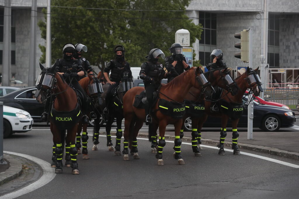 V pohotovosti budú aj policajti na koňoch.