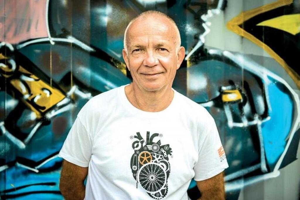 Do práce na bicykli? Len v reklame, cesty na to nie sú