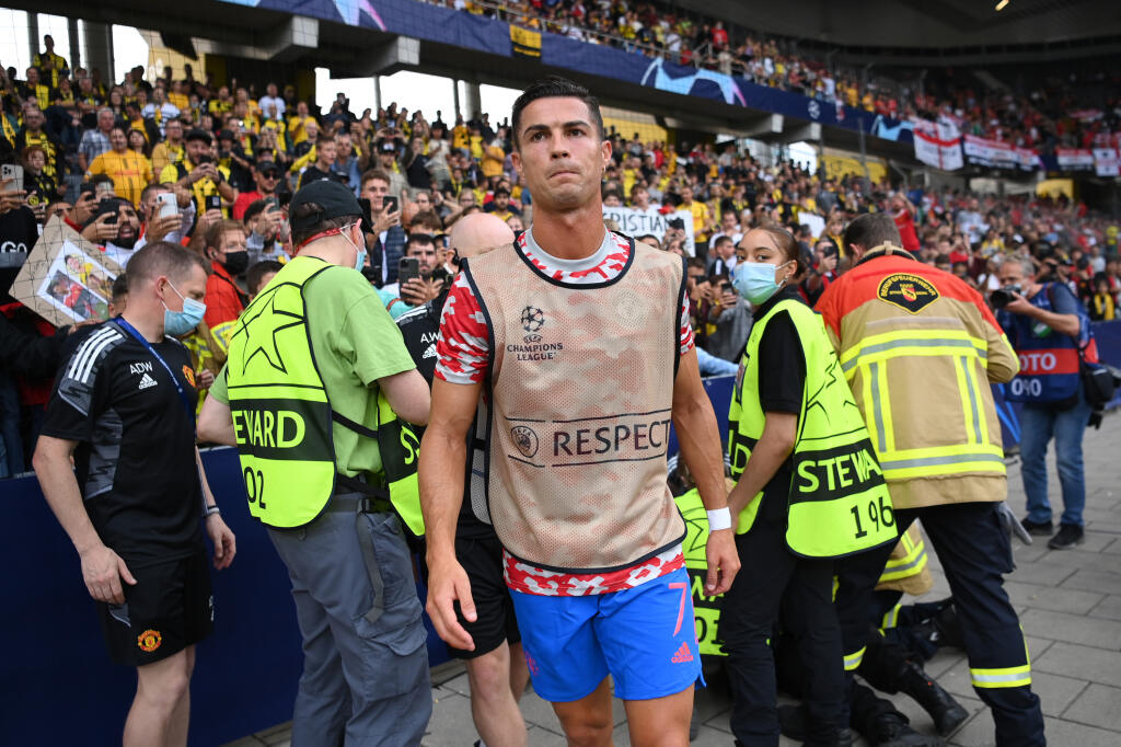 Ronaldo sa presvedčil, či je všetko v poriadku a vrátil sa na ihrisko.