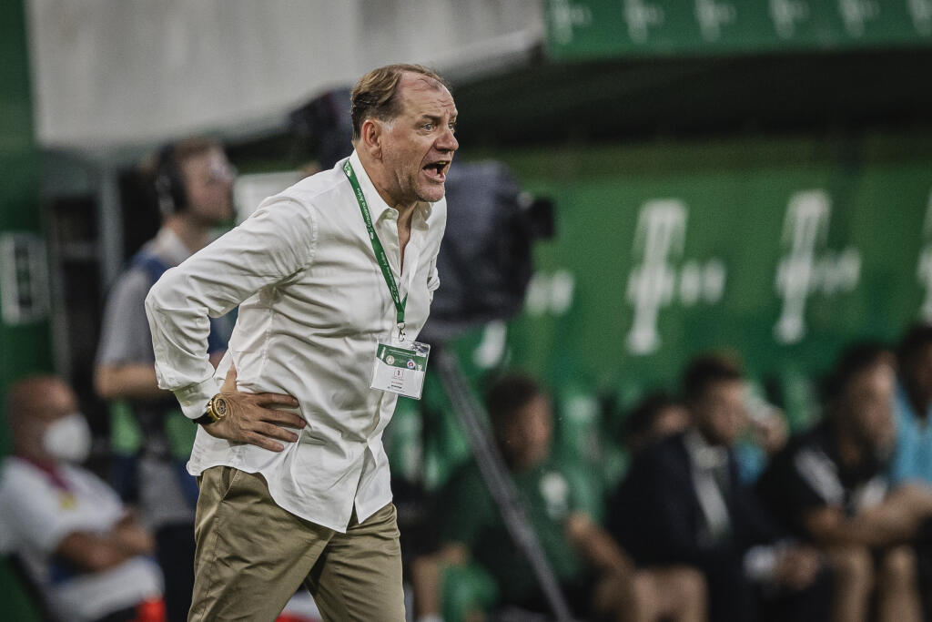 „Niekoľkokrát som sa vyjadril k mladému Ivanovi, že nikto možno neľúbi tento klub viac ako on. Myslím si, že si treba veci rozumne rozanalyzovať. Treba si sadnúť za jeden stôl, dať si obed alebo večeru a všetko sa dá vždy vyriešiť. Vždy sa deje niečo pre niečo a uvidíme, čo bude ďalej,“ nechal sa počuť lodivod „belasých“.