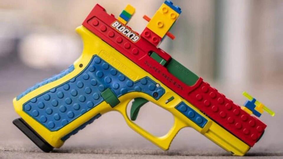 Funkčná pištoľ Glock vo vyhotovení pripomínajúcom lego. Americká firma Culper Precision ju po protestoch stiahla z ponuky.