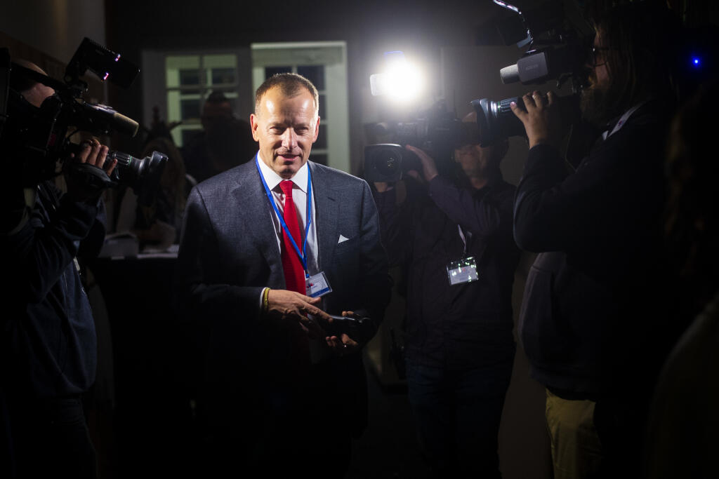 Na snímke líder hnutia Sme rodina Boris Kollár vo volebnej centrále strany počas volebnej noci 29. februára 2020 v Bratislave. FOTO TASR – Jakub Kotian
