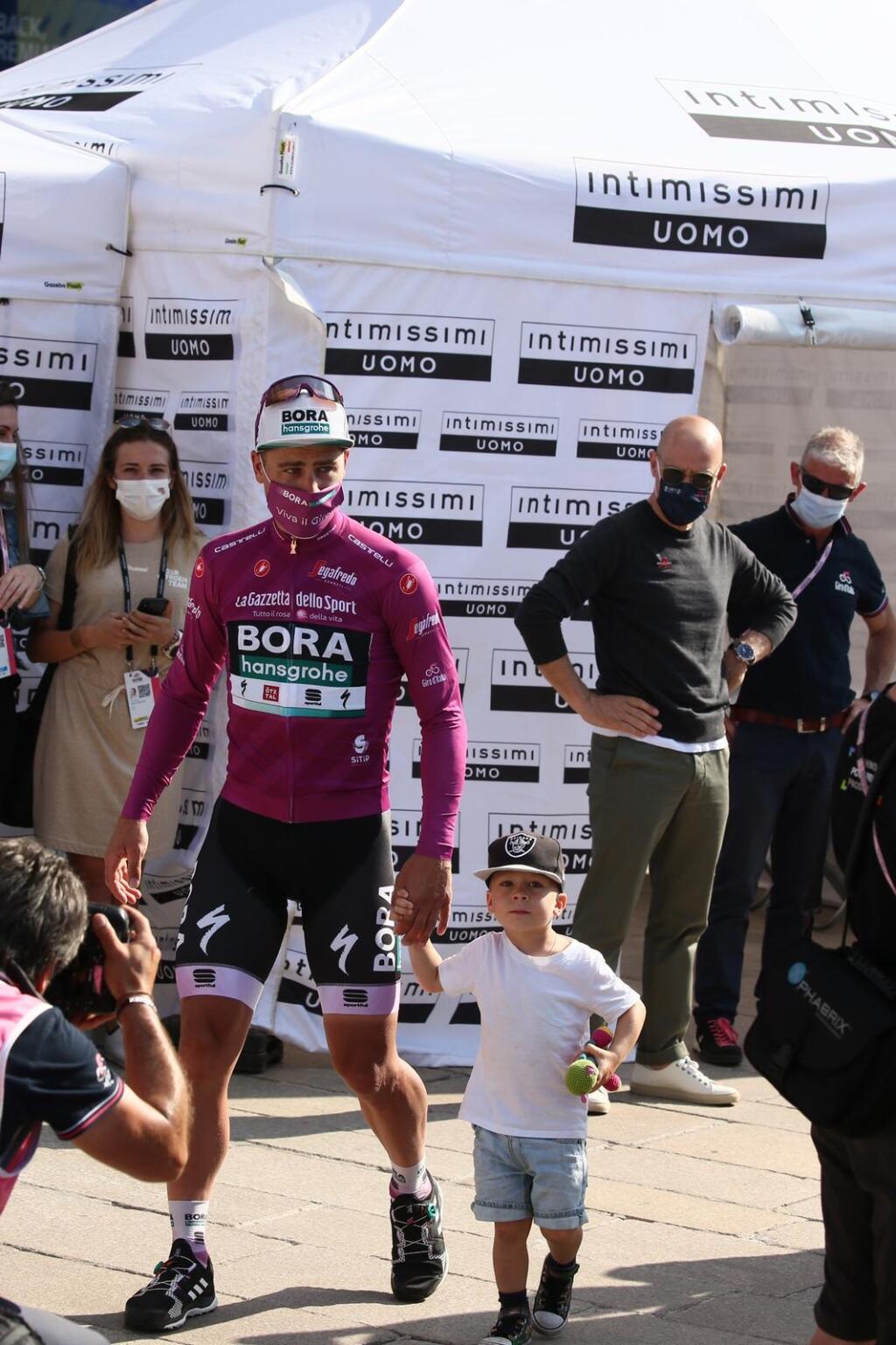 Doteraz Sagan s bývalou partnerkou Katarínou synčeka neukazovali verejnosti, na záver Giro d‘Italia však urobili výnimku. Marlon prekvapil svojho otca po záverečnej etape Gira.