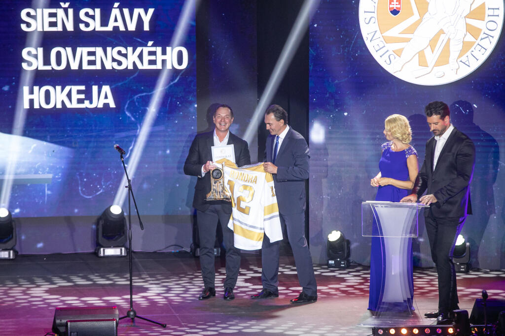 Do Siene slávy sa dostal aj legendárny útočník Peter Bondra.