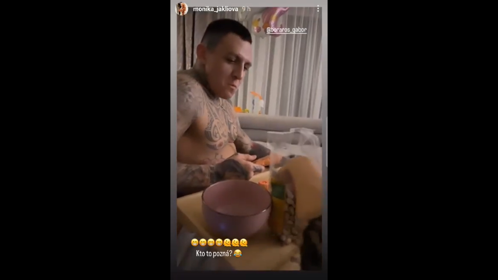Videl v nej však ten zámer a práve preto sa na záver nezdržal úsmevu, ktorý venoval svojej láske.