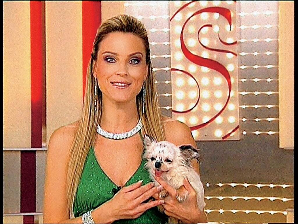 Erika Judínyová, moderátorka, pes Lolita, Smotánka
foto : TV Markíza
uverejnené Šarm 3/2007
pôvodný súbor:judinyova.eps